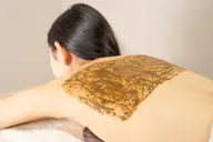 【背中ハーブピーリング＋シェービング🌿国産100%ハーブ使用】/背中ニキビ、赤み、荒れケア✨ メンズ、レディースOK