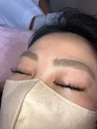 眉毛スタイリング　顔の形に合わせ、Wax付き