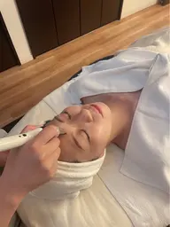 毛穴悩み必見🪞肌に負担をかけない全顔毛穴洗浄🫧➕フェイシャルエステ➕保湿or美白生マスク付💆🏼‍♀️