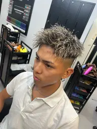 カット、メッシュ(ブリーチ)、パーマ、ヘアセット