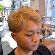 カット込みブリーチ ハイトーンカラー！