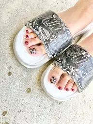 ご新規様⭐️リピーター様❤️ フット🦶アート2本ネイル　持ち込みOK🙆‍♀️(ストーン.パーツ.ラメOK)