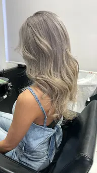 【垢抜けしたい方おすすめ✨】ケアブリーチ×ヘアカラー