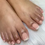 《minimo限定価格》フットフレンチ🎀(ソフトジェルオフ込み)