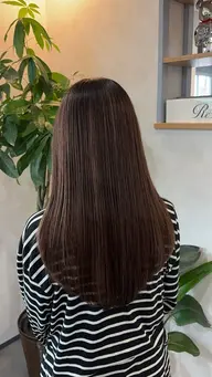 デザインカラー　¥24,200→¥8,800 鎖骨下￥9,900​〜​　ハイライト/バレイヤージュ￥11,000​〜​