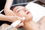 小顔&毛穴洗浄⭐︎クリニック業界でも人気のハイドロピーリングですっぴん美肌ゲット♪土曜日も可能です！