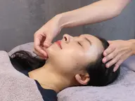 即効【小顔矯正40分】表情筋リフト+小顔矯正+頭蓋骨矯正（ドライヘッドスパ）