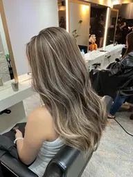 ケアブリーチ使用/オリジナルハイライト＋TOKIOトリートメント✨¥14000