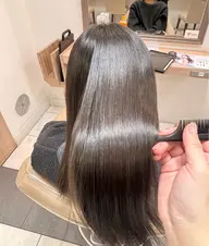 🌟今だけ🌟うるツヤ縮毛矯正＋トリートメント🫧平日19時​〜​(3h)🤍ロング料金無し🤍