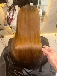 ⭕️イチオシメニュー【❣️ハイダメージ毛でもサラ艶髪に❣️】✨【小顔カット】✕【ヘアポテンツァ】✕【高保湿 TR】