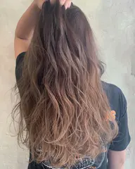 🗽色落ちも気にならない！🗽外国人風グラデーションカラー＋カット＋無料プチスパ　¥13,400