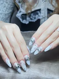 ✨学生限定ネイル割引✨【チップ長さ出し】持ち込みデザイン& パーツつけ放題 ¥13800→¥7900  (オフ選択)