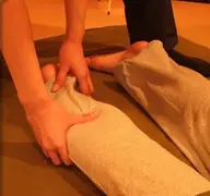 【リラクゼーションフットマッサージ】ふくらはぎ・足裏ほぐし  30分