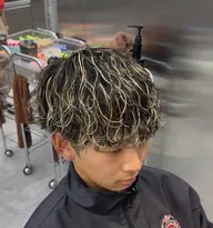 カット+ブリーチ(ハイライト含) カットはスタイリストがして下さいます💁