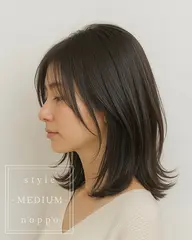 軽やかに動く揺れ髪◎ミディアムカット+透明感カラー