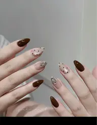 簡単デザイン4本ネイル