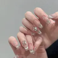 ✨限定メニュー✨チップ長さだし込み💕💕マグネットフレンチ＋パーツ2個