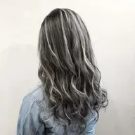 カット➕ケアブリーチハイライト➕最高級オッジィオットトリートメント✨（ロング料金、ブロー料金なし）