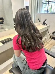 コントラストの強いハイライト（ブリーチ込み）＋オンカラー🩶🖤🤍