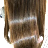 梅雨対策に🌧縮毛矯正で自然なストレートヘアに✨