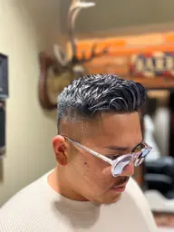 カット＋ハイライト＋オンカラー (#池袋#メンズカット#フェード#メンズカラー#ブリーチ#ホワイトハイライト)