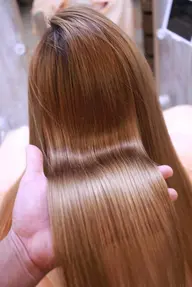 髪質改善+縮毛矯正+カット✂️薬剤特化美容師による髪質改善とダメージレス矯正で真のサラツヤ感をminimo特別価格で✨