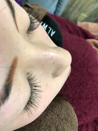 次世代マツエクセーブルシングルLEDマツエク5400円→4900円