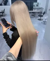 学割【U24】トリプルカラー🎨 髪をしっかり明るくして、透明感のあるカラーが入りやすいベースを作るメニューです🪄🌈