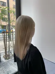 〈ハイトーンﾄﾘﾌﾟﾙｶﾗｰ〉2回ブリーチ＋オンカラーで一気にブロンドまで♡