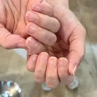 ★ハンドケアコース★お爪の形を整えて丁寧に甘皮ケア、仕上げにお爪の表面をツヤツヤに仕上げます✨