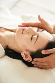 考え疲れで頭が疲れる人向けのヘッドマッサージ＋お顔のむくみすっきりマッサージ