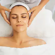 小顔形成ハンドマッサージ💆‍♀️ヘッド＋全顔＋デコルテ(パック美容液付き)45分🌸