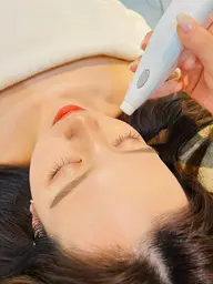 《無痛美容》高濃度ヒト幹細胞配合美容液をお肌の奥深くへ浸透をサポート♪頭から足まで全身のお肌や頭皮のお悩み何でも改善◎