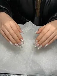 (オフあり)ハンド長さ出しスカルプ❤️アート10本パーツとスートンつけ放題🍀(持ち込みok)