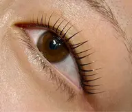 ＼ 人気NO.1 ／まつげパーマ(上)＆トリートメント付き