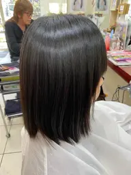 黒髪コース　　手で乾かすだけで家でも再現出来る縮毛矯正専門店のハースオリジナル髪質改善縮毛矯正！仕上がりが、柔らかいです