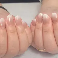 美フォルムワンカラー➕先端グラデーション／オフなし／ベースはパラジェル使用