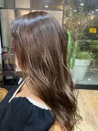 💓ダメージ軽減おしゃれハイライトとオンカラー&髪質改善COREMEのトリートメント付き✂️