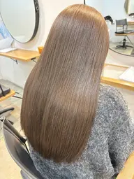 酸性ストレート×透明感カラー×うる艶トリートメント🫧🤍🪽