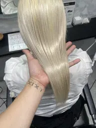 💕ケアDAY &おでかけ前クーポン💕最高級トリートメント+巻きアイロン仕上げ