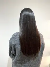 梅雨に向けて☔️  縮毛矯正✨うねり広がりから、まとまりのある艶髪へ🫧カットと頭皮クレンジング付き✨