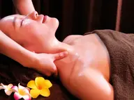 【高評価×人気NO.1】アロマリンパ+デコルテ+ヘッドケア 計80分