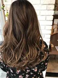 ✨バレイヤージュクーポン✨バレイヤージュブリーチ+onカラー+プレミークトリートメント ¥15000