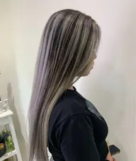 【19時以降限定】🔶最高峰ケアブリーチ➕バレイヤージュ➕ケアトリートメント🔶