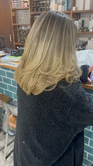 4月24日限定半額‼️【シャドールーツ】全頭ブリーチまたはブリーチリタッチしたのちにオンカラーで作ります