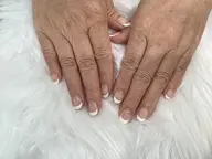 🎀大人気NO.７🎀💕ハンドネイル　フレンチネイル（丁寧なケア付きです）💕　多数ある色の中からお選びいただけます！