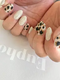 [初回他店オフ無料] ハンドネイル(お好きなデザイン)お好きなアート4本まで