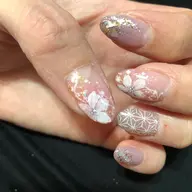 【他店ソフトジェルオフ込】ジェルつけ放題・持ち込みアート、持ち込みパーツ可　ストーン埋め尽くしは2本まで　3D別料金