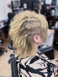【ライブ映え◎】バンドマン経験多数!崩れにくいヘアセット🦅