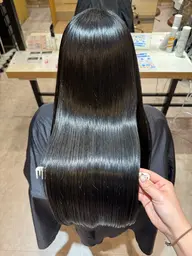 黒染めを使わない就活カラー🖤✨(トーンダウン)＆お客様の髪質に合わせたAujuaトリートメント付き⭐️